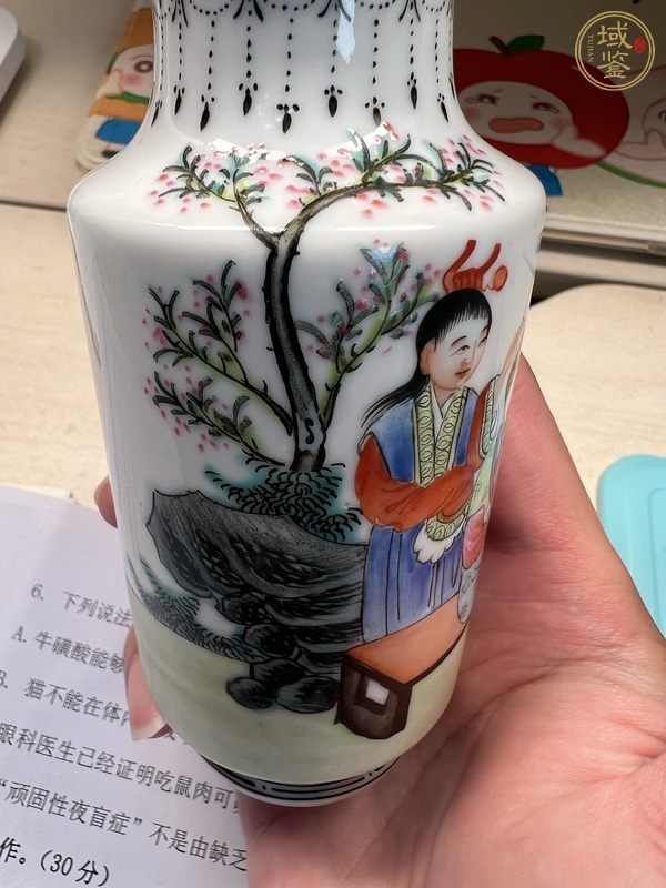古玩陶瓷民國至解放初期粉彩人物故事圖詩文瓶真品鑒賞圖