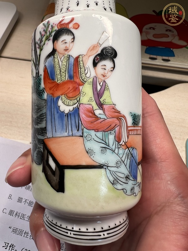 古玩陶瓷民國至解放初期粉彩人物故事圖詩文瓶真品鑒賞圖