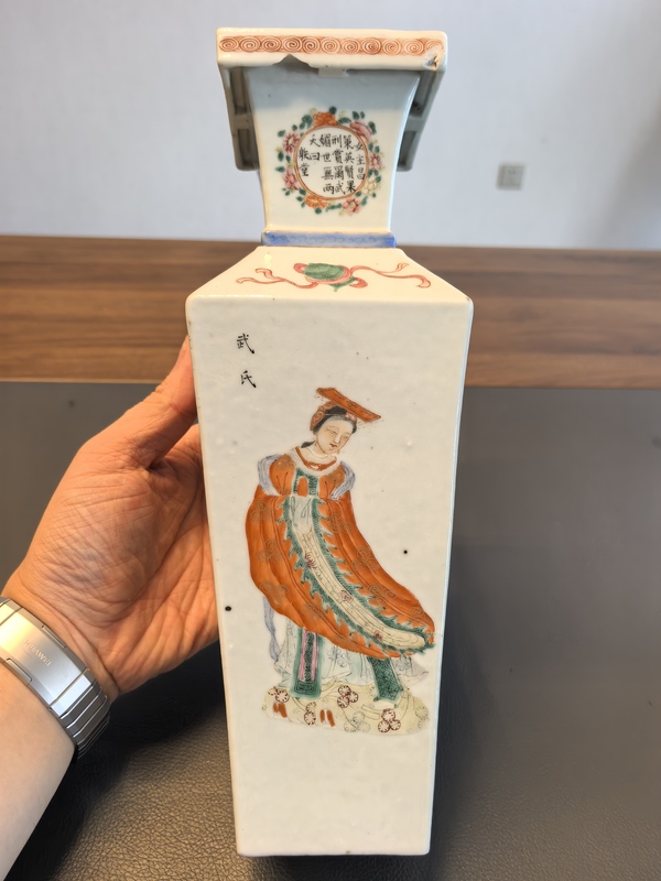古玩陶瓷民國粉彩無雙譜人物詩文四方瓶拍賣，當前價格12800元