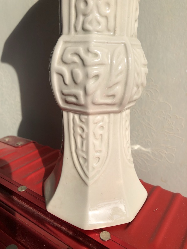 古玩陶瓷蕉葉饕餮紋白釉花觚花觚拍賣，當前價格1800元