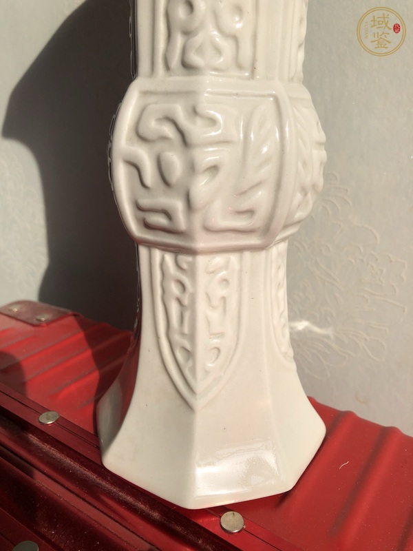 古玩陶瓷德化窯花觚真品鑒賞圖