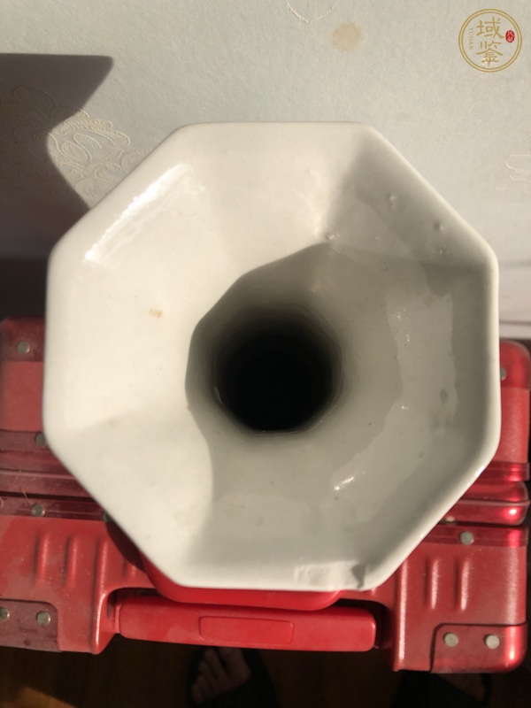 古玩陶瓷德化窯花觚真品鑒賞圖