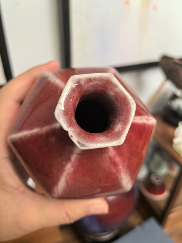 古玩陶瓷清中期郎紅釉六棱梅瓶拍賣，當前價格8500元