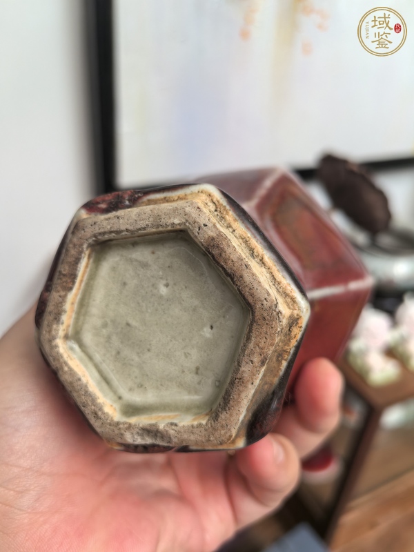 古玩陶瓷清中期郎紅釉六棱梅瓶真品鑒賞圖