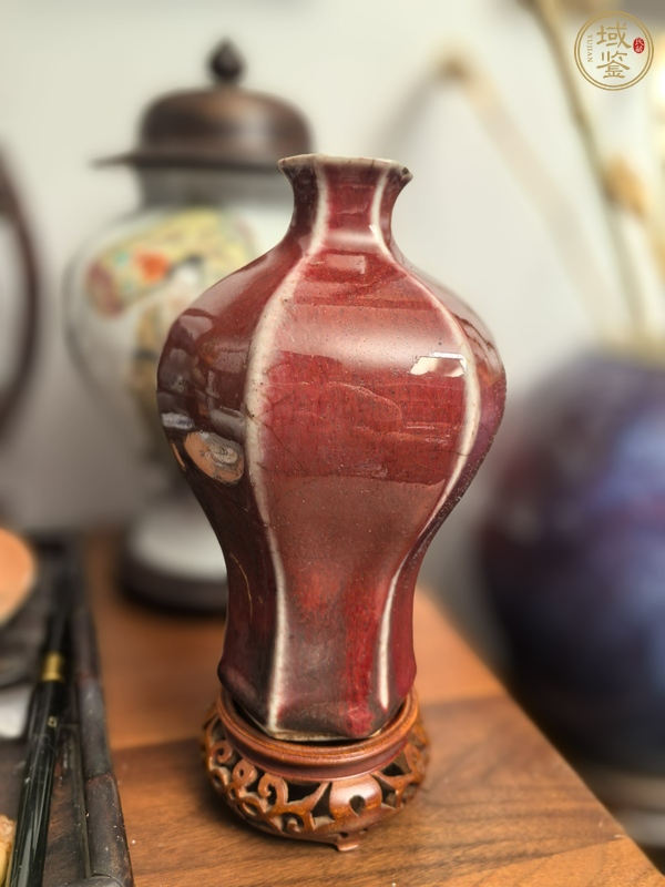 古玩陶瓷清中期郎紅釉六棱梅瓶真品鑒賞圖
