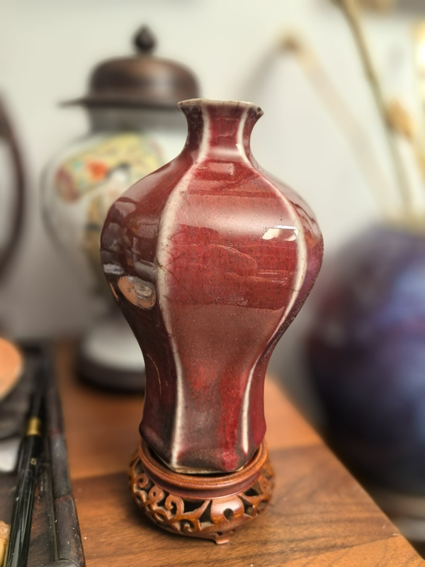 古玩陶瓷清中期郎紅釉六棱梅瓶拍賣，當前價格8500元