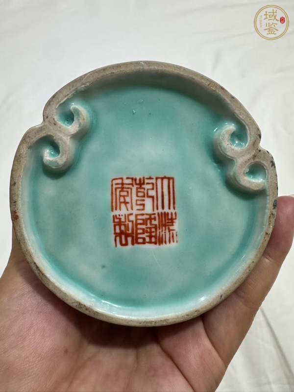 古玩陶瓷松石釉墨彩花卉蝴蝶卷書筆筒真品鑒賞圖