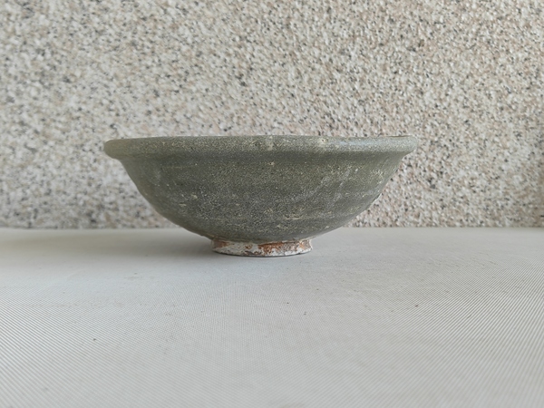 古玩陶瓷龍泉青瓷印花碗拍賣，當前價格398元