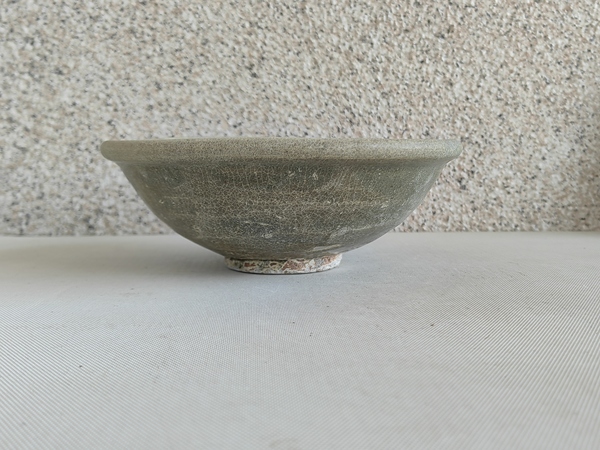 古玩陶瓷龍泉青瓷印花碗拍賣，當前價格398元