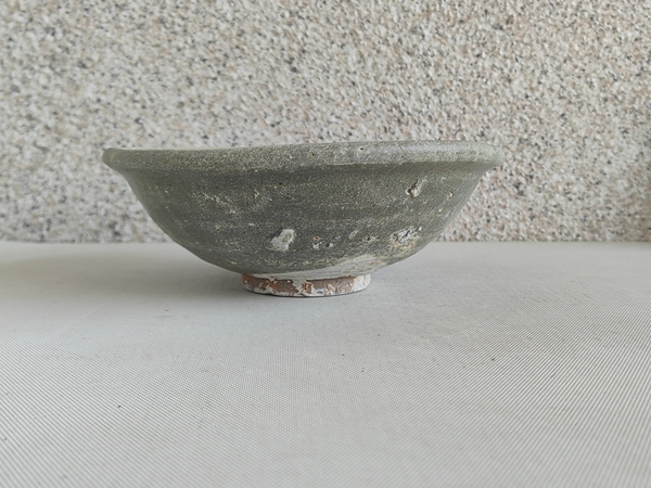 古玩陶瓷龍泉青瓷印花碗拍賣，當前價格398元
