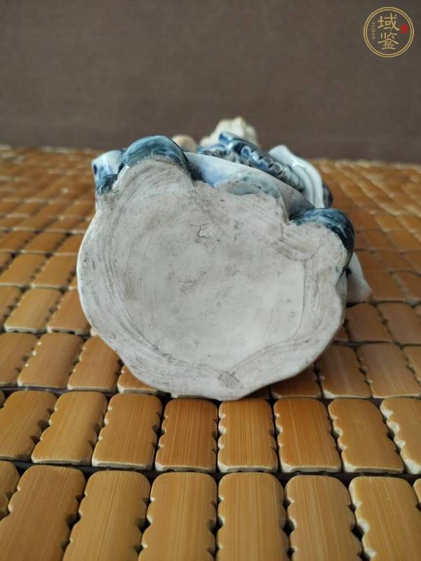 古玩陶瓷青花老者造像真品鑒賞圖