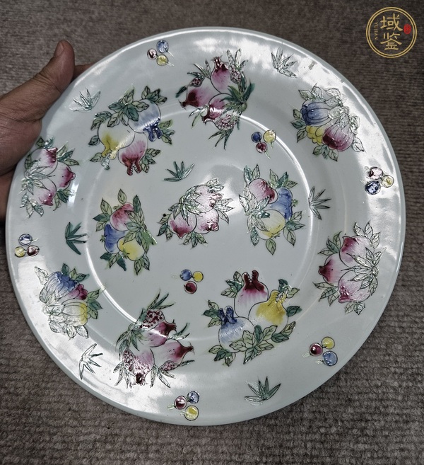 古玩陶瓷粉彩花果紋盤(pán)真品鑒賞圖