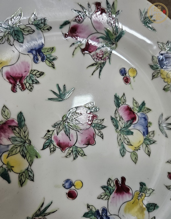 古玩陶瓷粉彩花果紋盤(pán)真品鑒賞圖