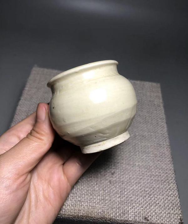 古玩陶瓷宋,南定米黃釉水盂拍賣,當前價格800元