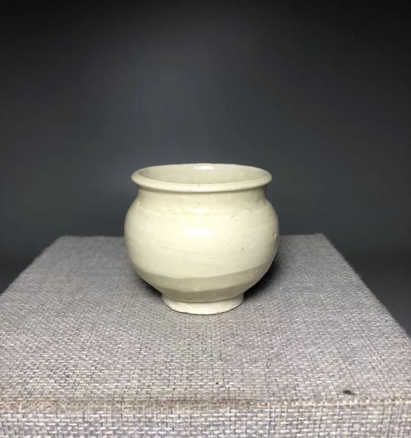 古玩轉(zhuǎn)賣宋，南定米黃釉水盂拍賣，當(dāng)前價(jià)格680元