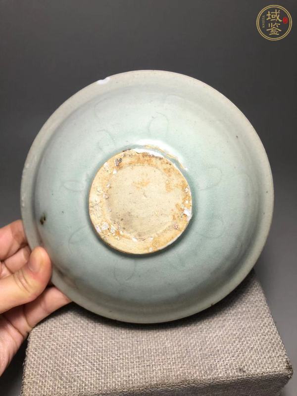 古玩陶瓷青白釉刻仰蓮紋碗真品鑒賞圖