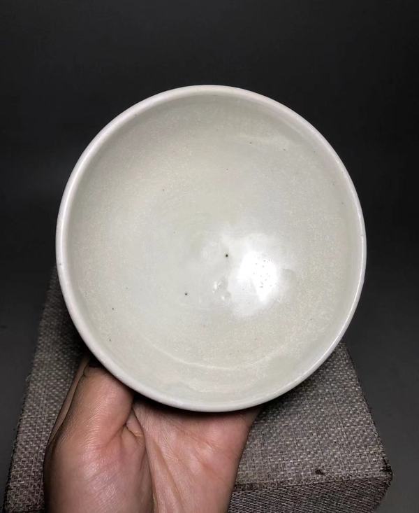古玩陶瓷五代末,宣州窯白釉唇口盞拍賣,當前價格1200元