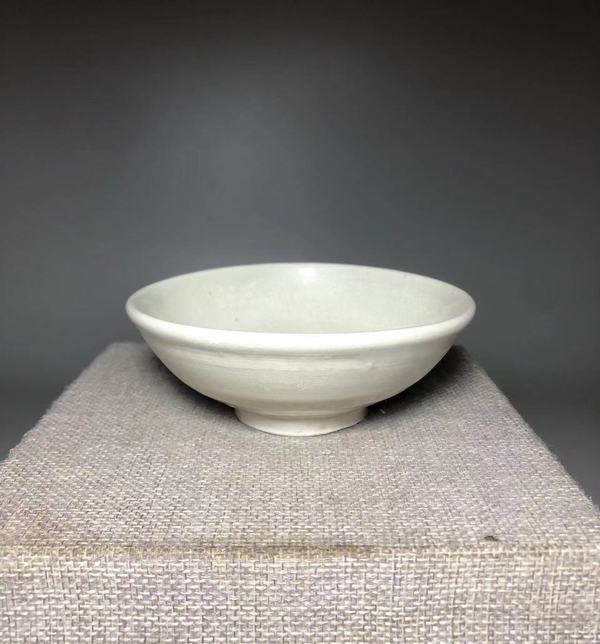 古玩陶瓷五代末,宣州窯白釉唇口盞拍賣,當前價格1200元