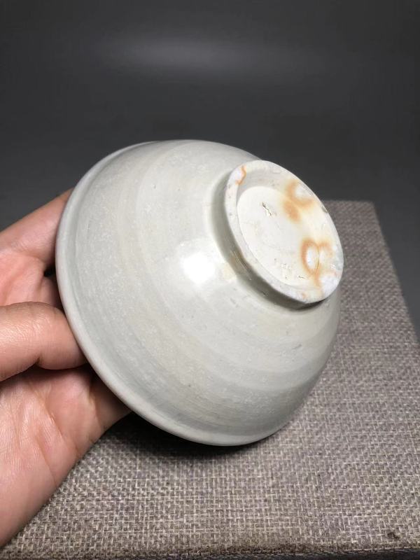 古玩陶瓷五代末，宣州窯白釉唇口盞拍賣，當前價格1200元