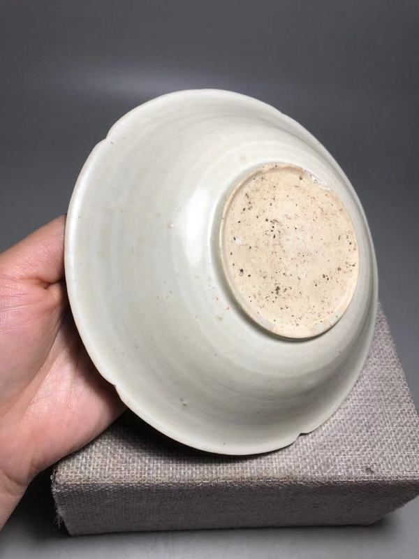 古玩陶瓷北宋,白釉五出筋葵口盤拍賣,當前價格1800元