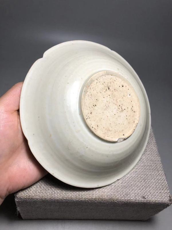 古玩陶瓷北宋,白釉五出筋葵口盤拍賣,當前價格1800元