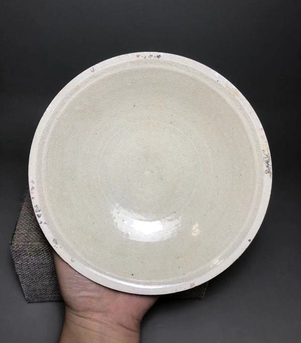 古玩陶瓷宋,米黃釉刻仰蓮紋盤拍賣,當前價格1200元