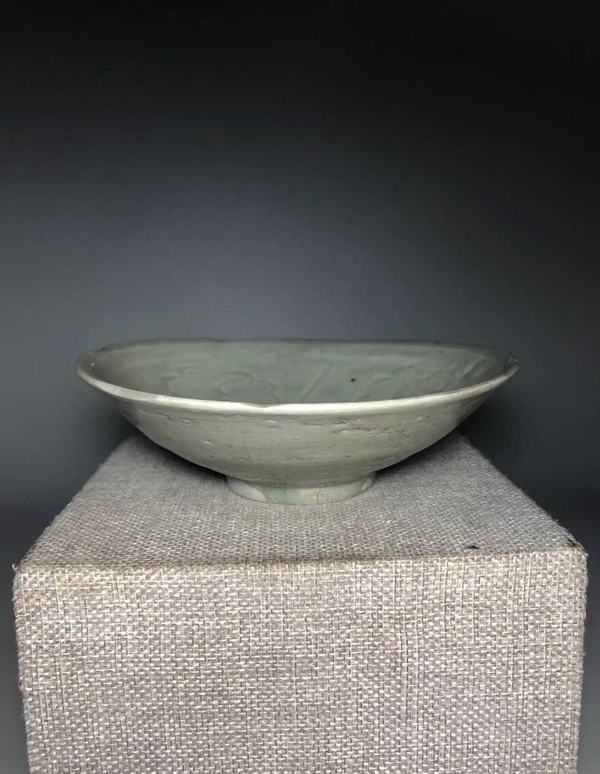 古玩陶瓷宋,青白釉刻花葵口碗拍賣,當(dāng)前價格2000元