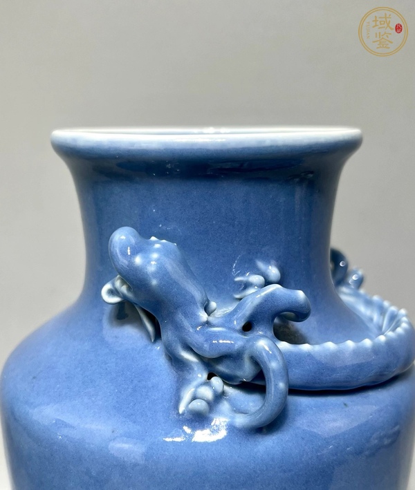 古玩陶瓷藍(lán)釉螭龍瓶真品鑒賞圖