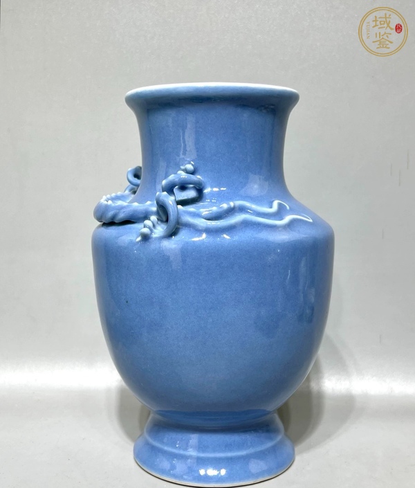 古玩陶瓷藍(lán)釉螭龍瓶真品鑒賞圖