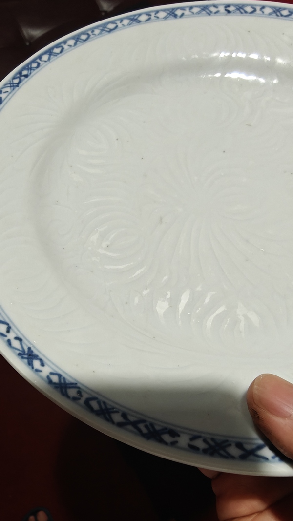 古玩陶瓷清康熙.白釉刻花折沿盤拍賣，當前價格0元