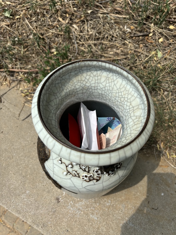 古玩陶瓷清中晚期仿哥釉泥金堆塑達摩渡江洗口燈籠尊拍賣，當前價格13000元