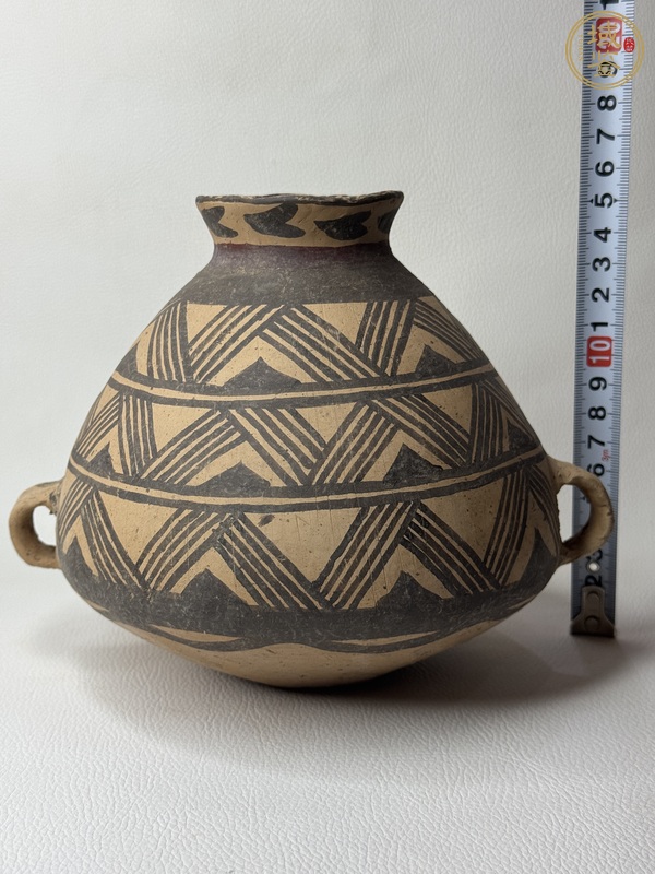 古玩馬廠·幾何折線紋罐真品鑒賞圖