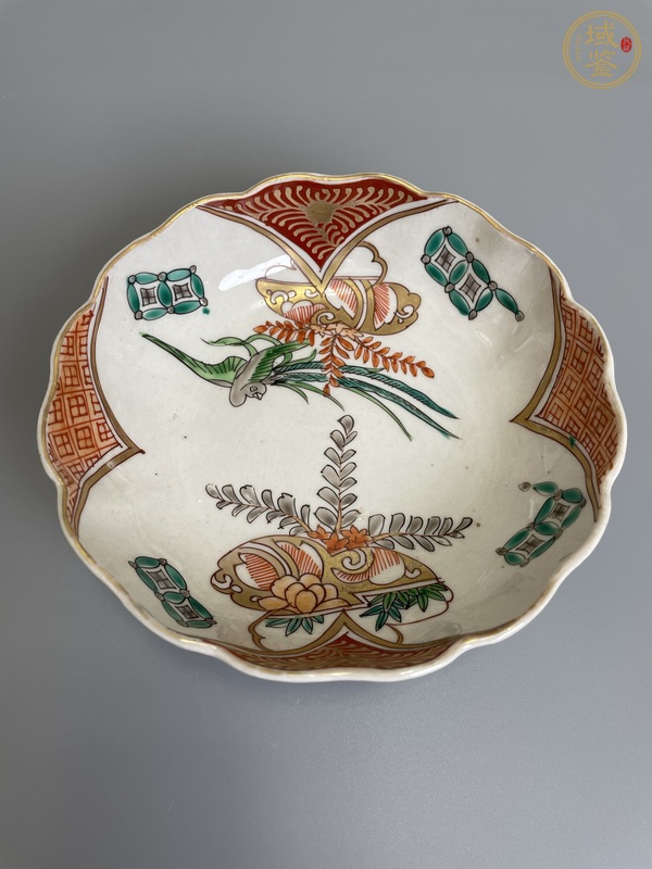古玩清中期 青花五彩描真金鳳凰花卉紋花口碗真品鑒賞圖