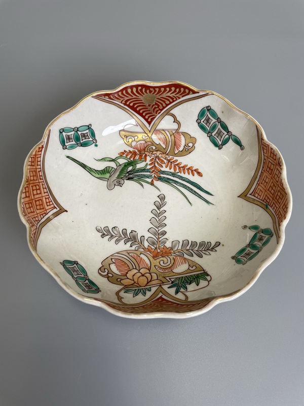 古玩轉(zhuǎn)賣(mài)清中期 青花五彩描真金鳳凰花卉紋花口碗拍賣(mài),當(dāng)前價(jià)格688元