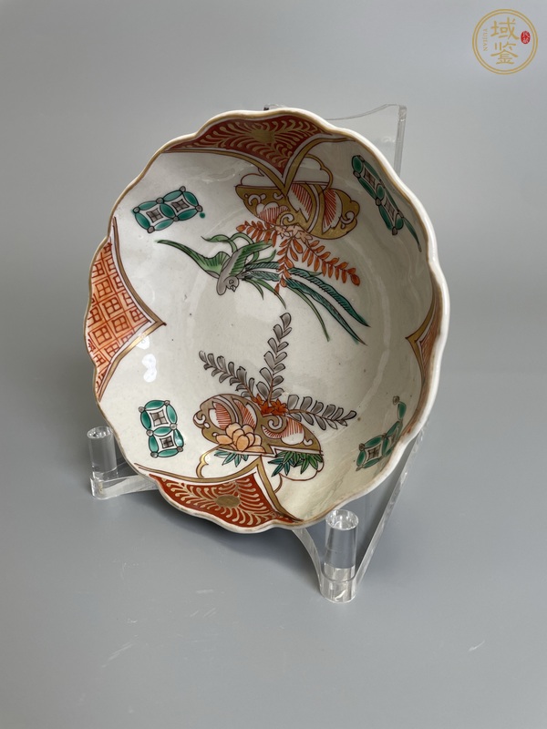 古玩陶瓷清中期 青花五彩描真金鳳凰花卉紋花口碗真品鑒賞圖