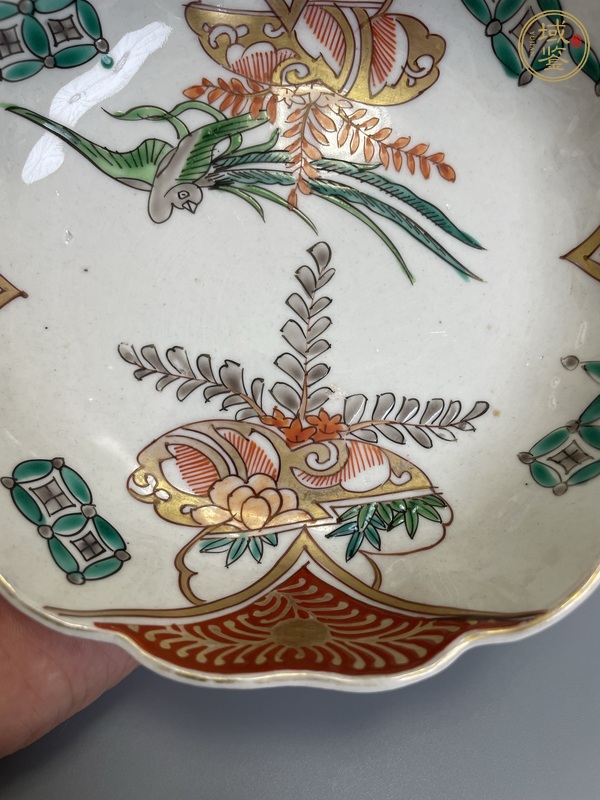 古玩陶瓷清中期 青花五彩描真金鳳凰花卉紋花口碗真品鑒賞圖