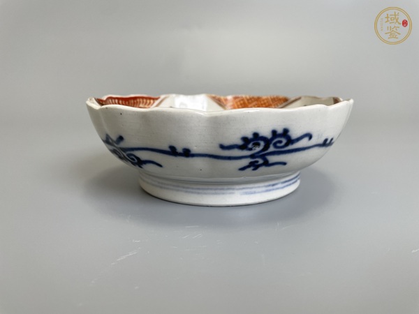古玩陶瓷清中期 青花五彩描真金鳳凰花卉紋花口碗真品鑒賞圖