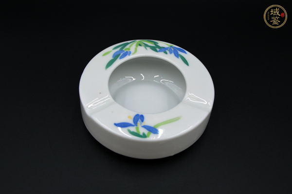 古玩陶瓷彩繪花卉紋煙灰缸真品鑒賞圖