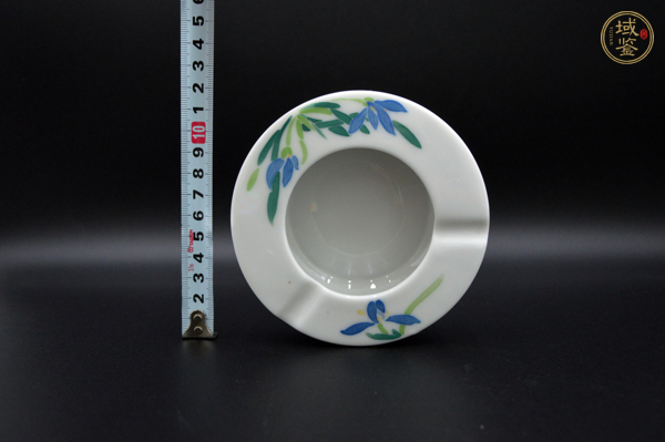 古玩陶瓷彩繪花卉紋煙灰缸真品鑒賞圖
