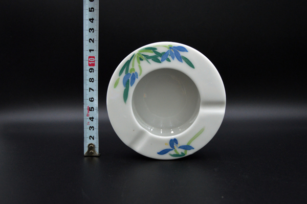 古玩陶瓷【鳳麟齋】彩繪花卉紋煙灰缸拍賣，當前價格25元