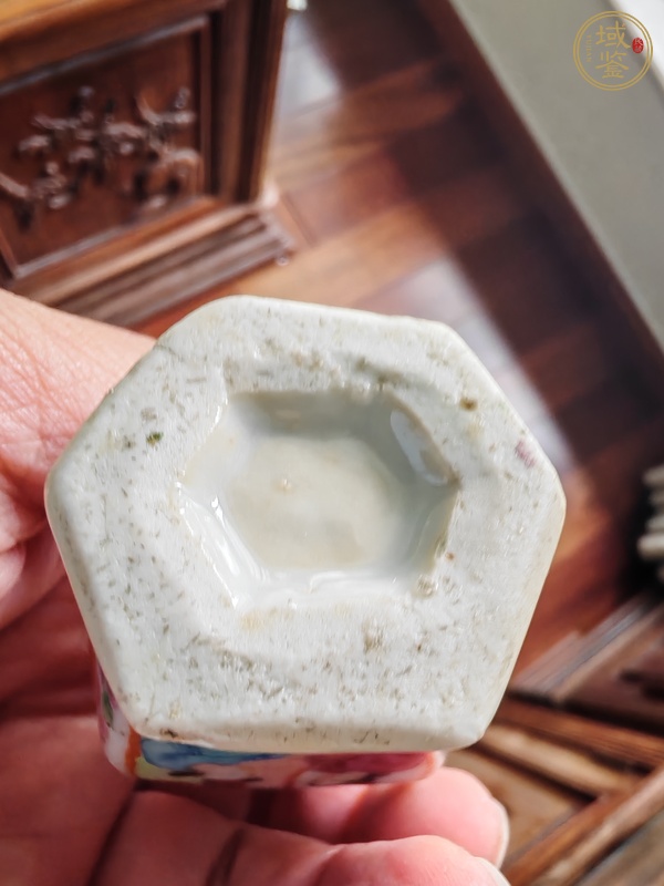 古玩陶瓷人物紋廣彩瓶真品鑒賞圖