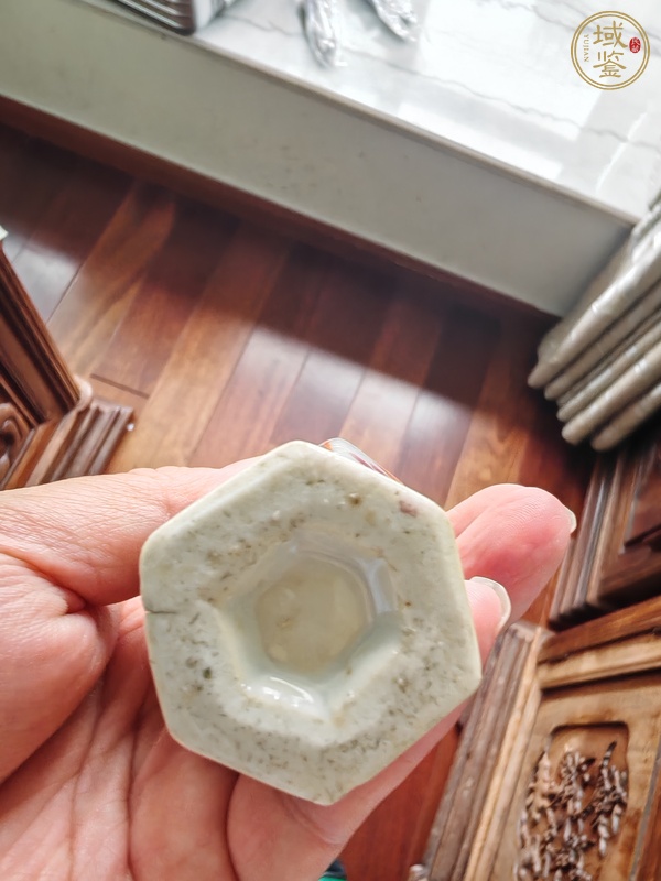 古玩陶瓷人物紋廣彩瓶真品鑒賞圖