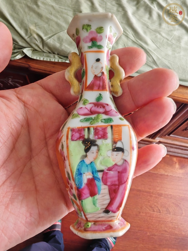 古玩陶瓷人物紋廣彩瓶真品鑒賞圖