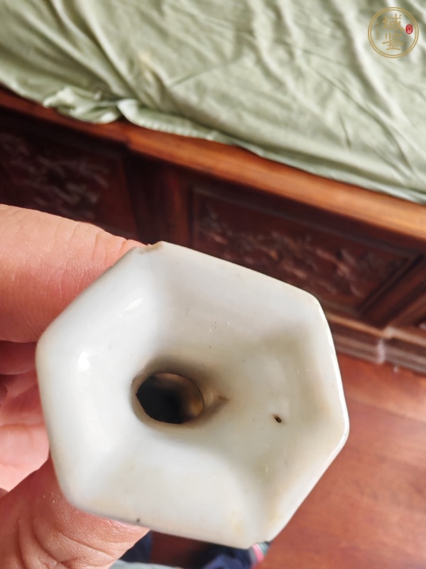 古玩陶瓷人物紋廣彩瓶真品鑒賞圖
