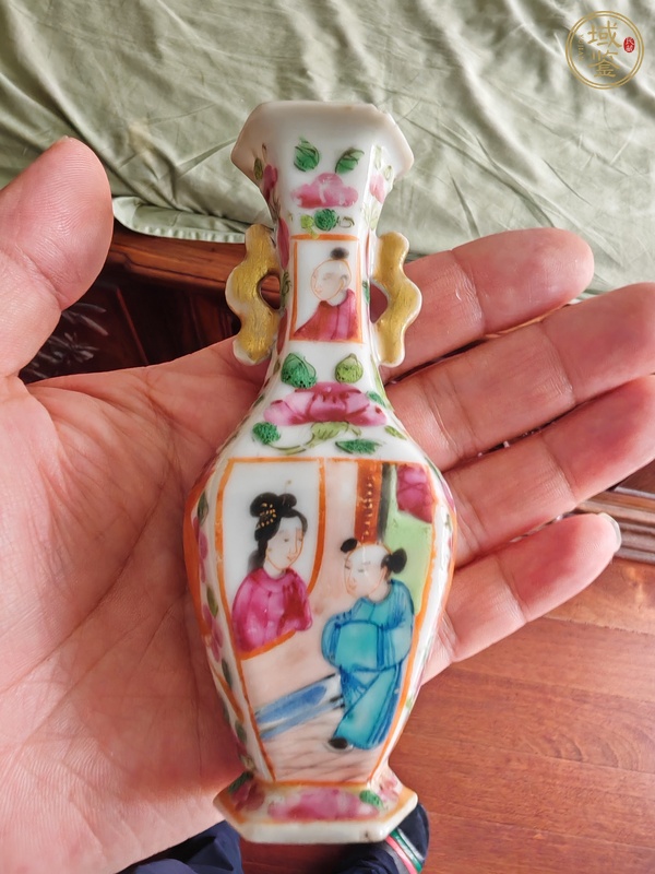 古玩陶瓷人物紋廣彩瓶真品鑒賞圖