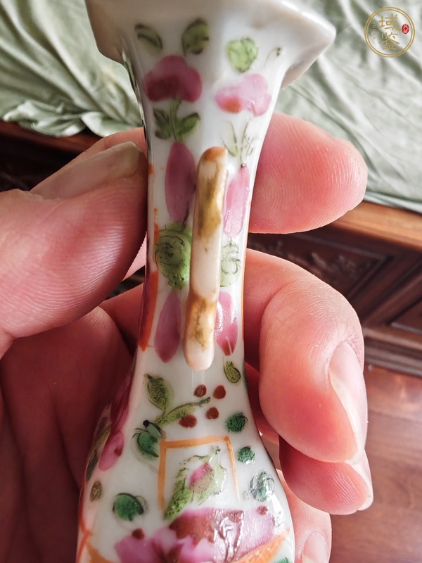 古玩陶瓷人物紋廣彩瓶真品鑒賞圖