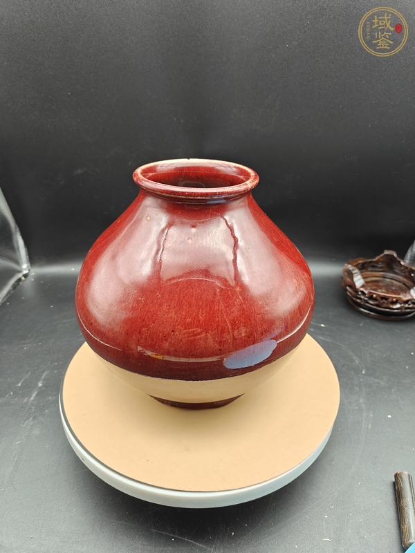 古玩陶瓷紅釉罐真品鑒賞圖
