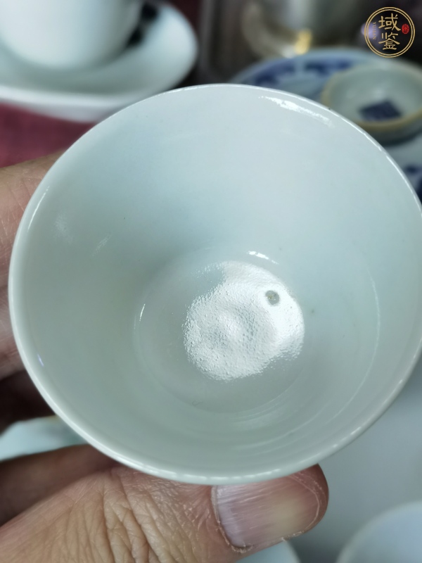 古玩陶瓷團(tuán)龍紋青花杯真品鑒賞圖