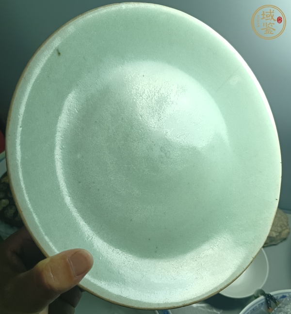 古玩陶瓷豆青釉盤真品鑒賞圖