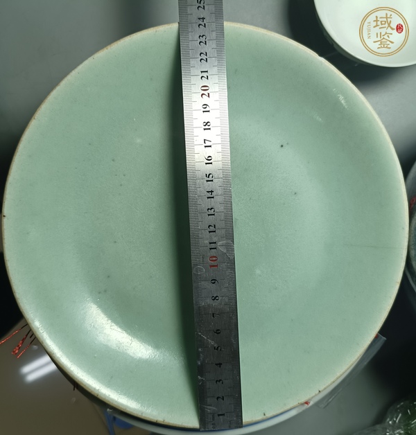 古玩陶瓷豆青釉盤真品鑒賞圖